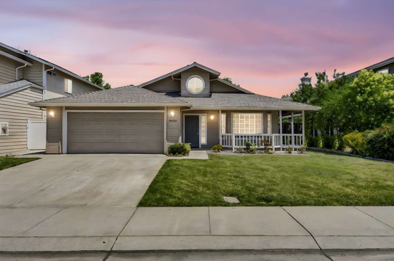 WONDERFUL MORADA NEIGHBORHOOD! SINGLE STORY BEAUTY WITH FORMAL LIVING AND DINING ROOM!!