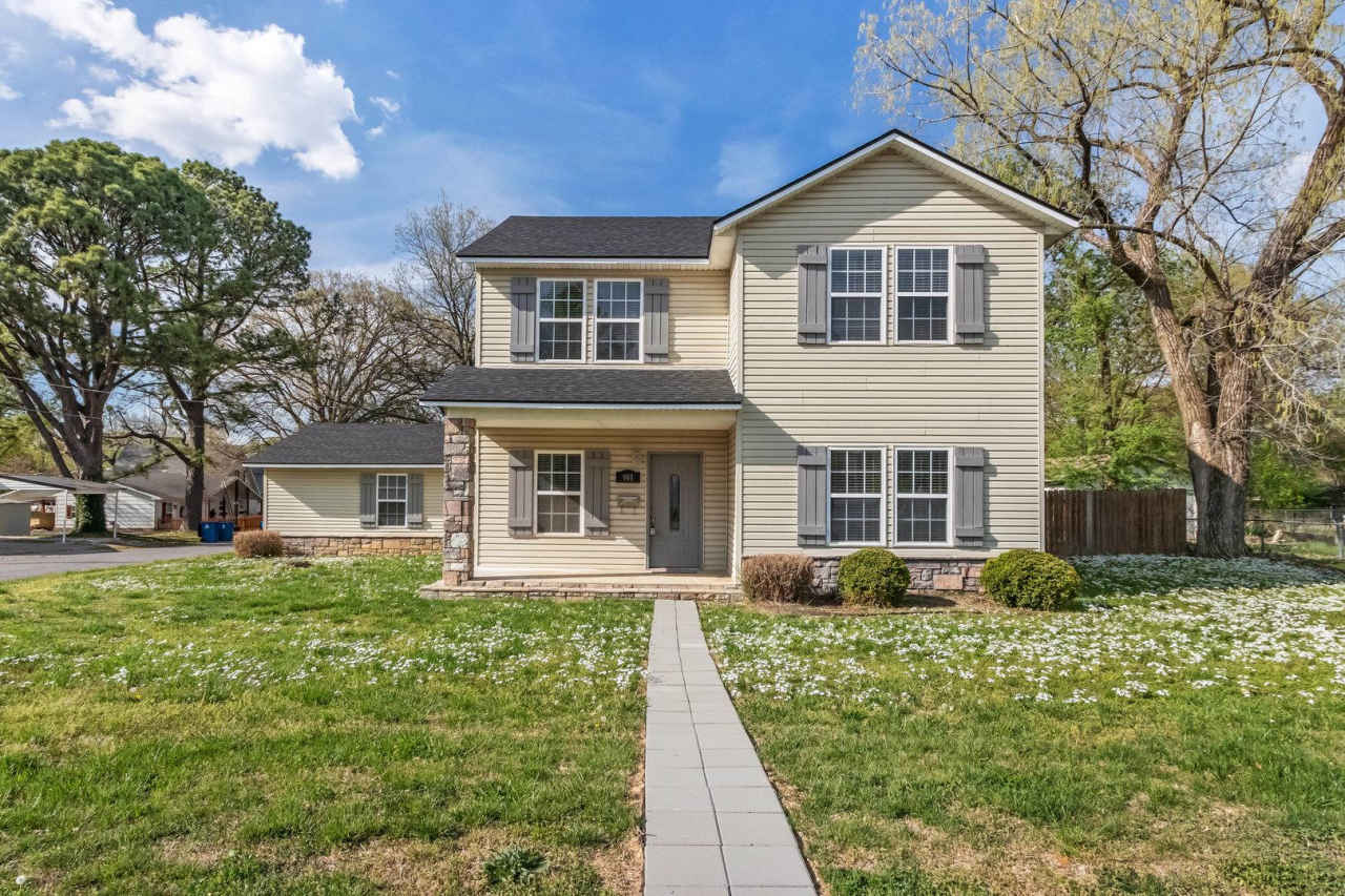 Bentonville Home with an Unbeatable Location! 1 Mile from new Walmart Home Office!