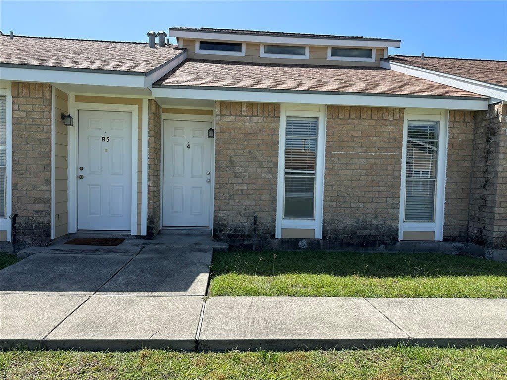 4917 Delwood Street unit: B4