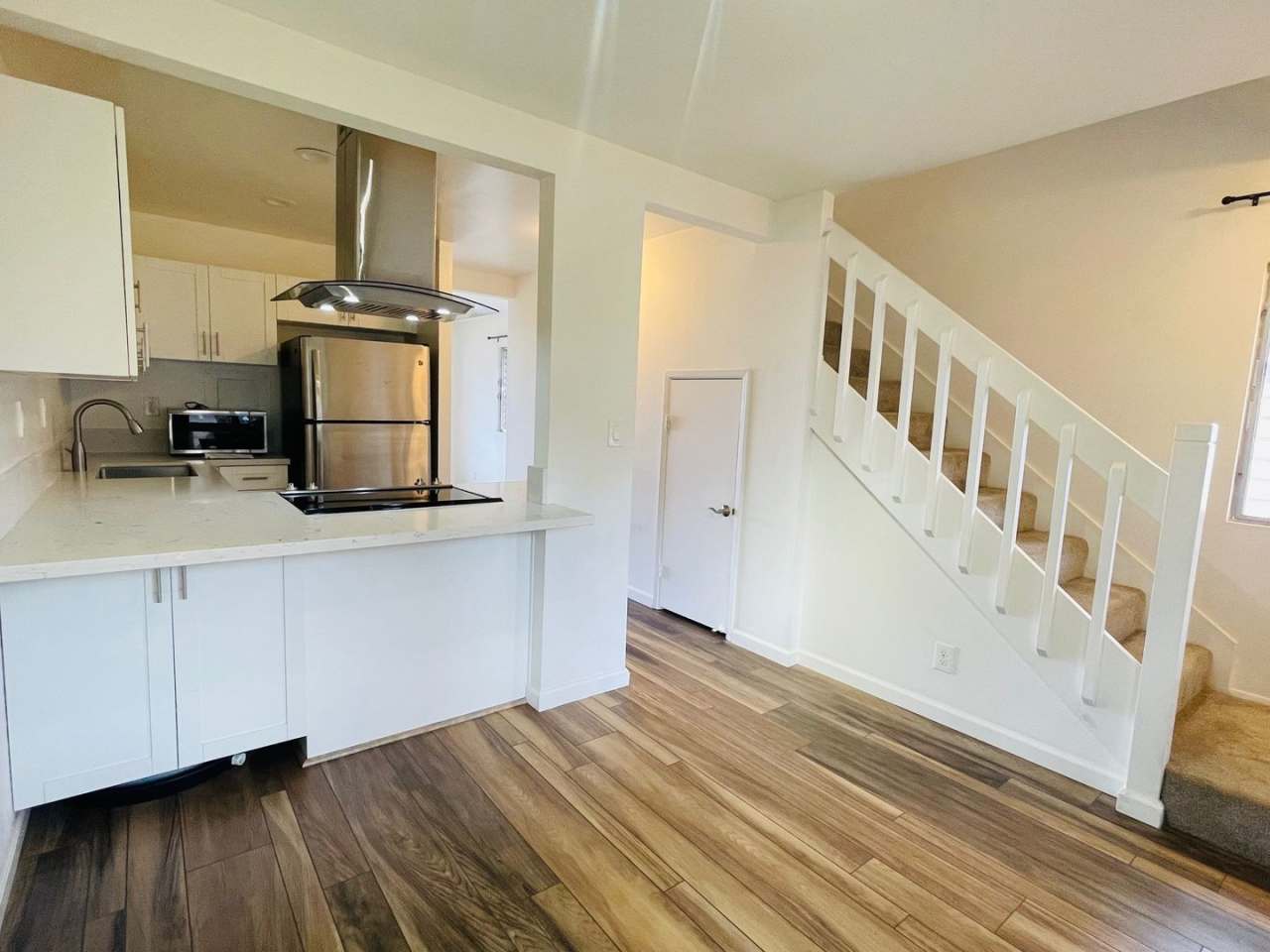 Partly Furnished 2-bedroom,1.5-bath Townhome at Nob Hill