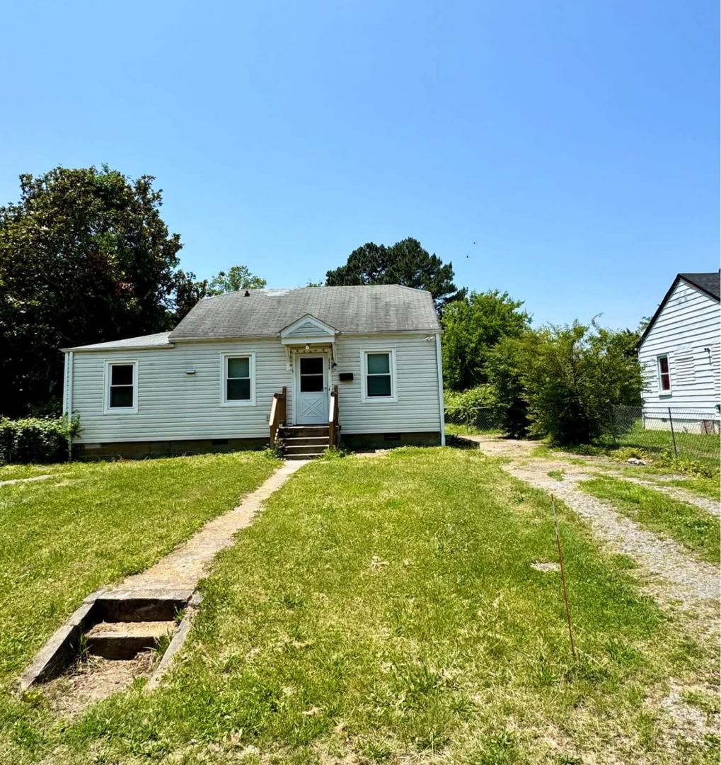 4 bedroom 2 bath house in Henrico County! All appliances, laundry, central hvac, big yard