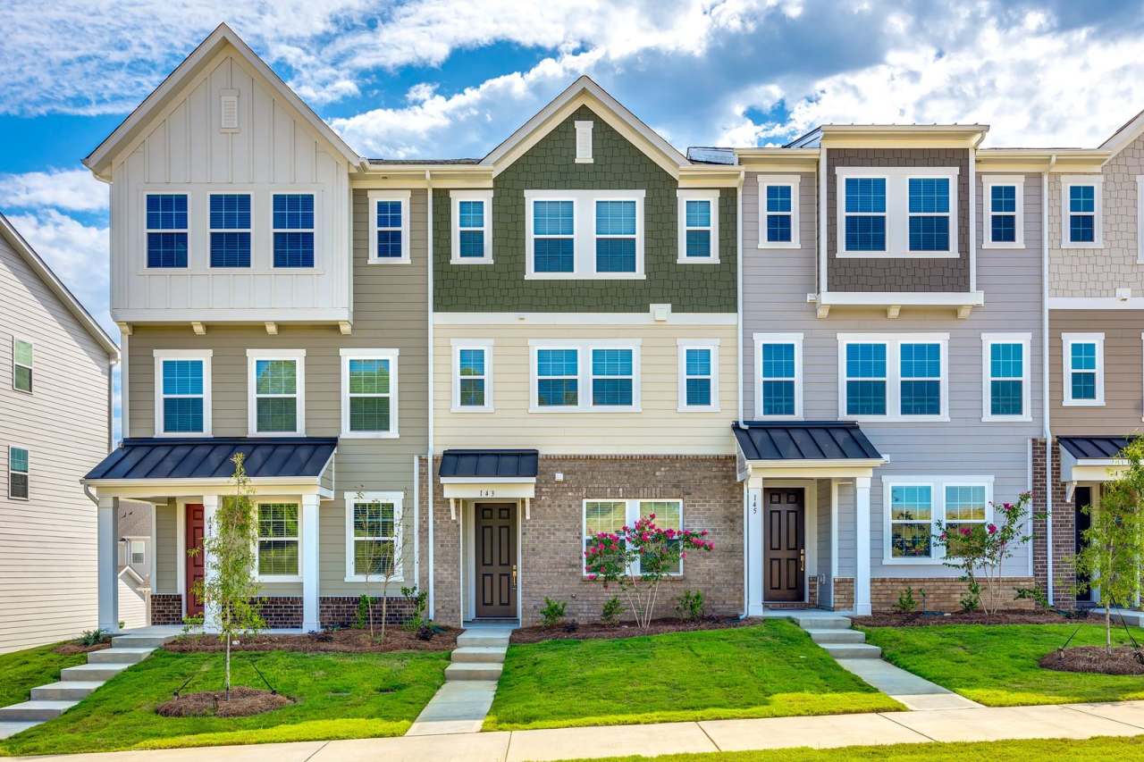Beautiful 3-bedroom, 3.5 bath townhome in Elizabeth of fabulous Fort Mill!!