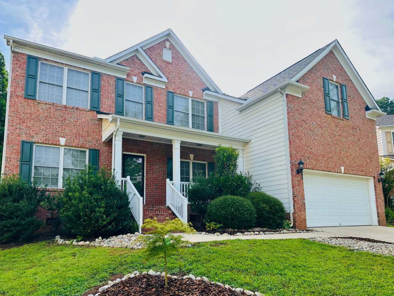 5 BD, 4 BA Beautiful Wakefield Home