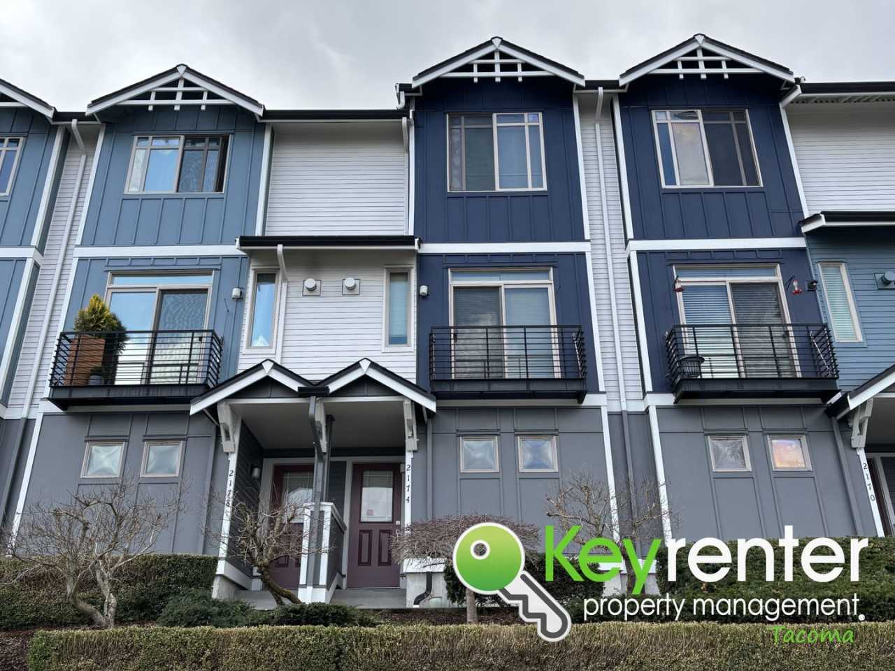 Gorgeous Townhome with Exquisite Views in Tacoma, WA!