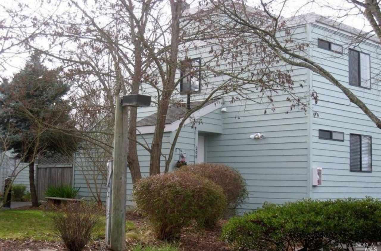 Coming Soon! 2 bed 2 bath Windsor Townhouse!