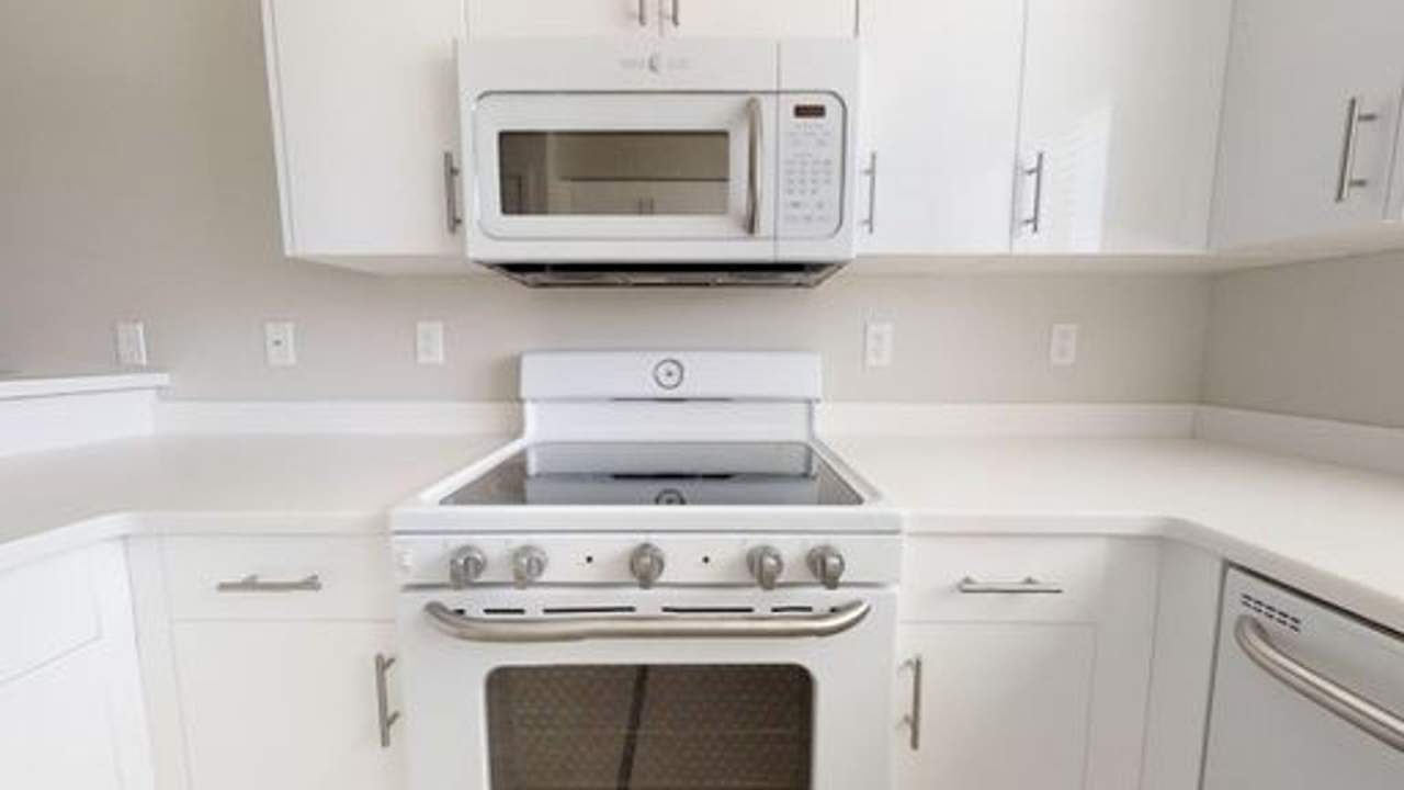 CONDO FOR RENT RIGHT BEHIND WINCO IN OREM!!!