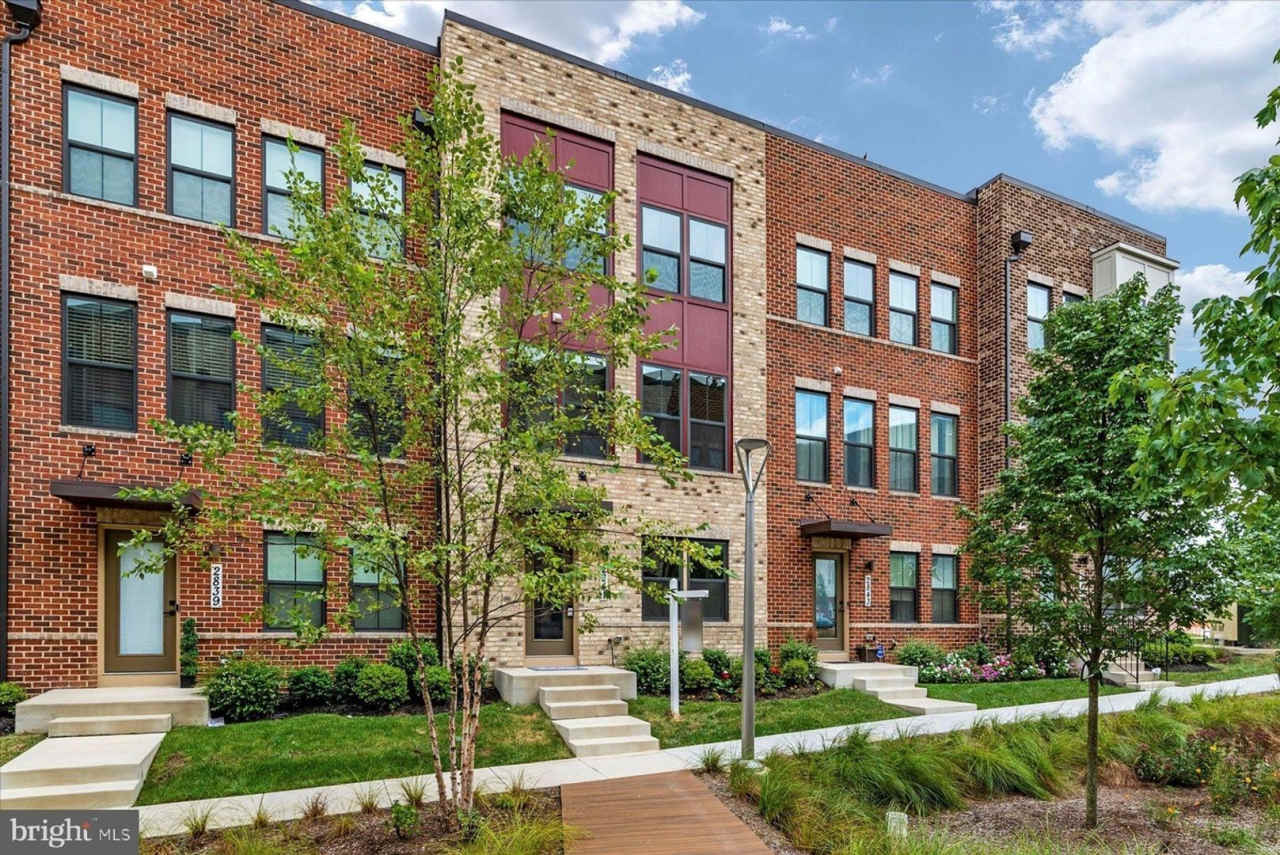 Spacious 3-Bedroom Home with Garage – Near DC  Metro