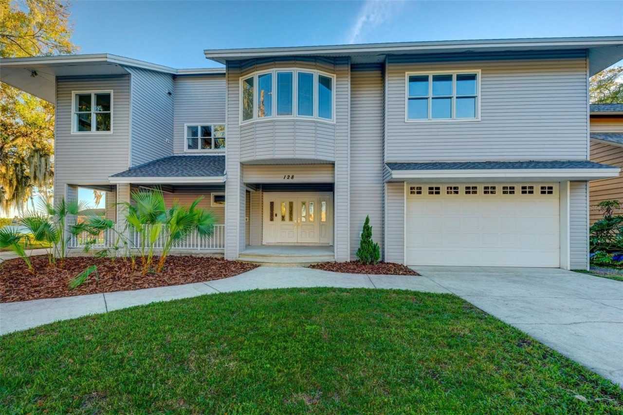 128 LAKE SHORE DRIVE N