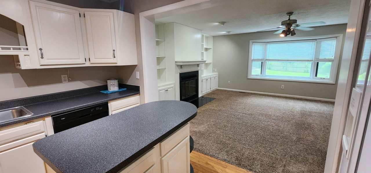 Check This One OUT!! To View is to Rent! 3 Bedroom, 1 Bath. Hardwood Floors, Tile and Newer Carpet throughout! Fenced in Backyard, with Storage Shed! Backs up to Warwick Park!