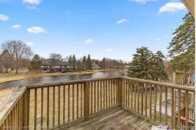 842 BLOOMFIELD VILLAGE Boulevard