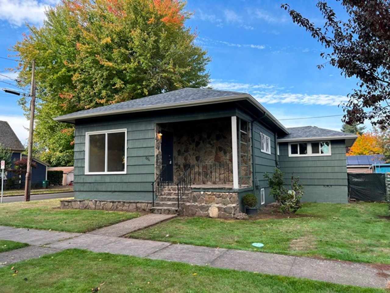 2Bd/1Ba Single Story House w/ Basement - Available Now!