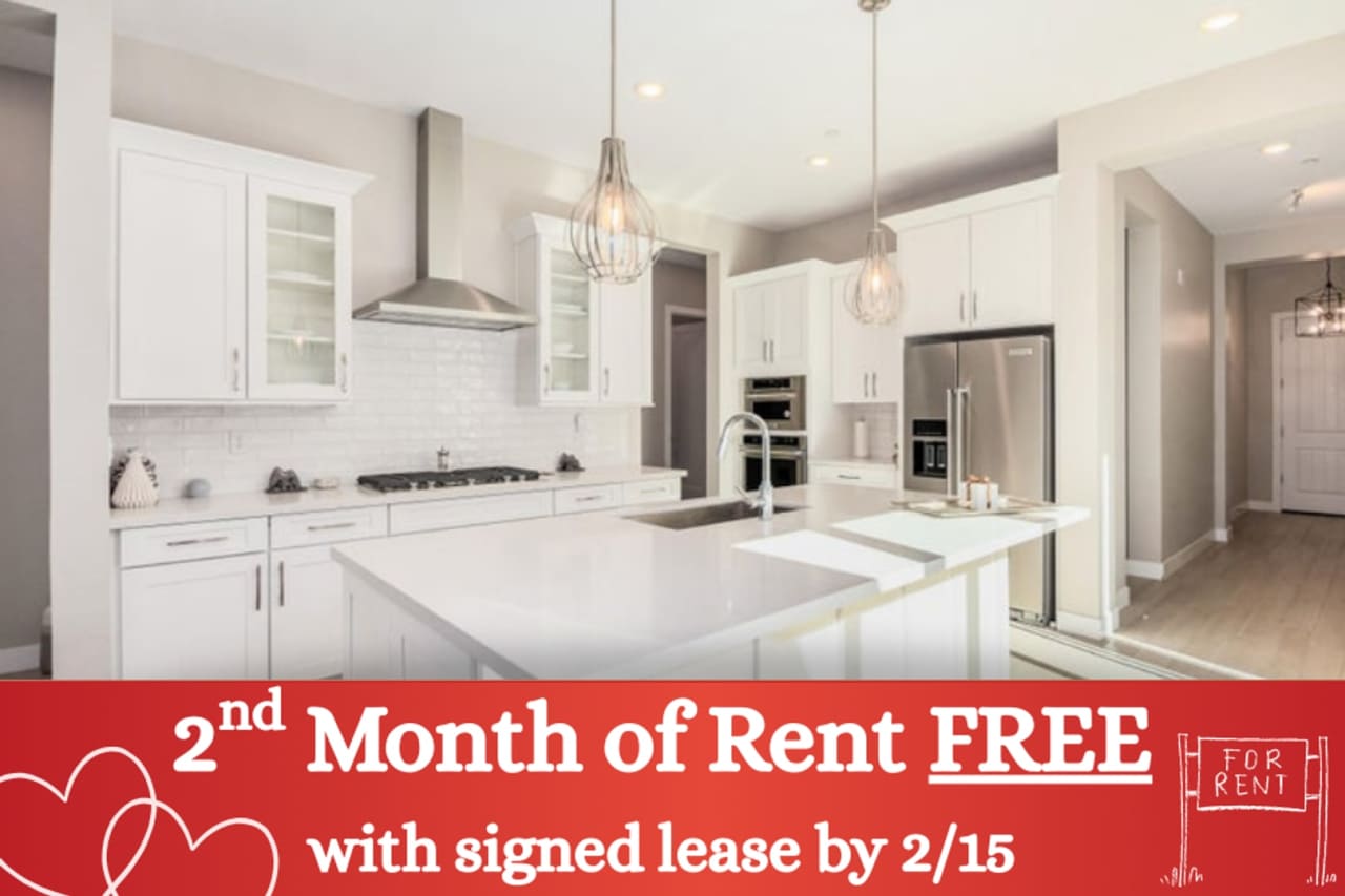 1882 N 140th Dr, Goodyear - Gorgeous Townhome in Gated Community