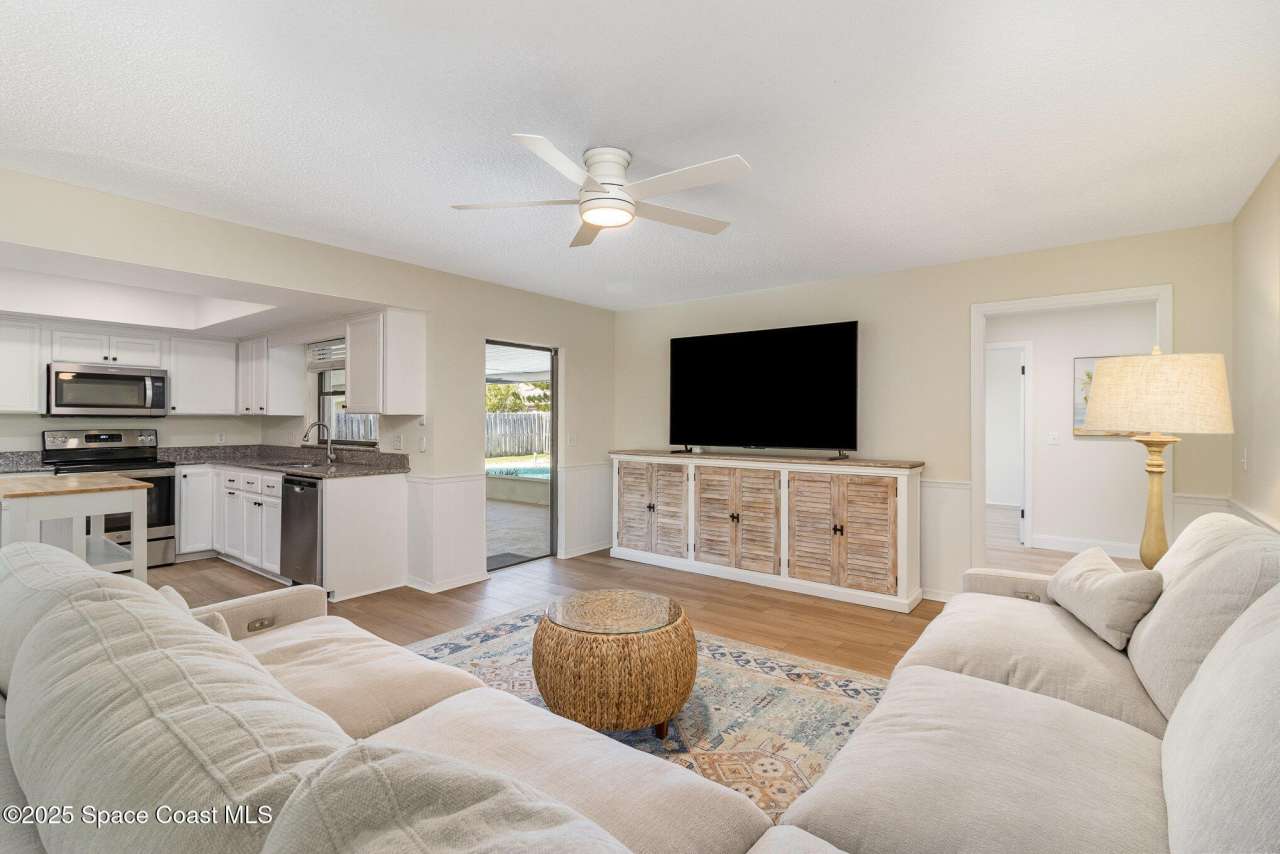 660 S Hedgecock Square