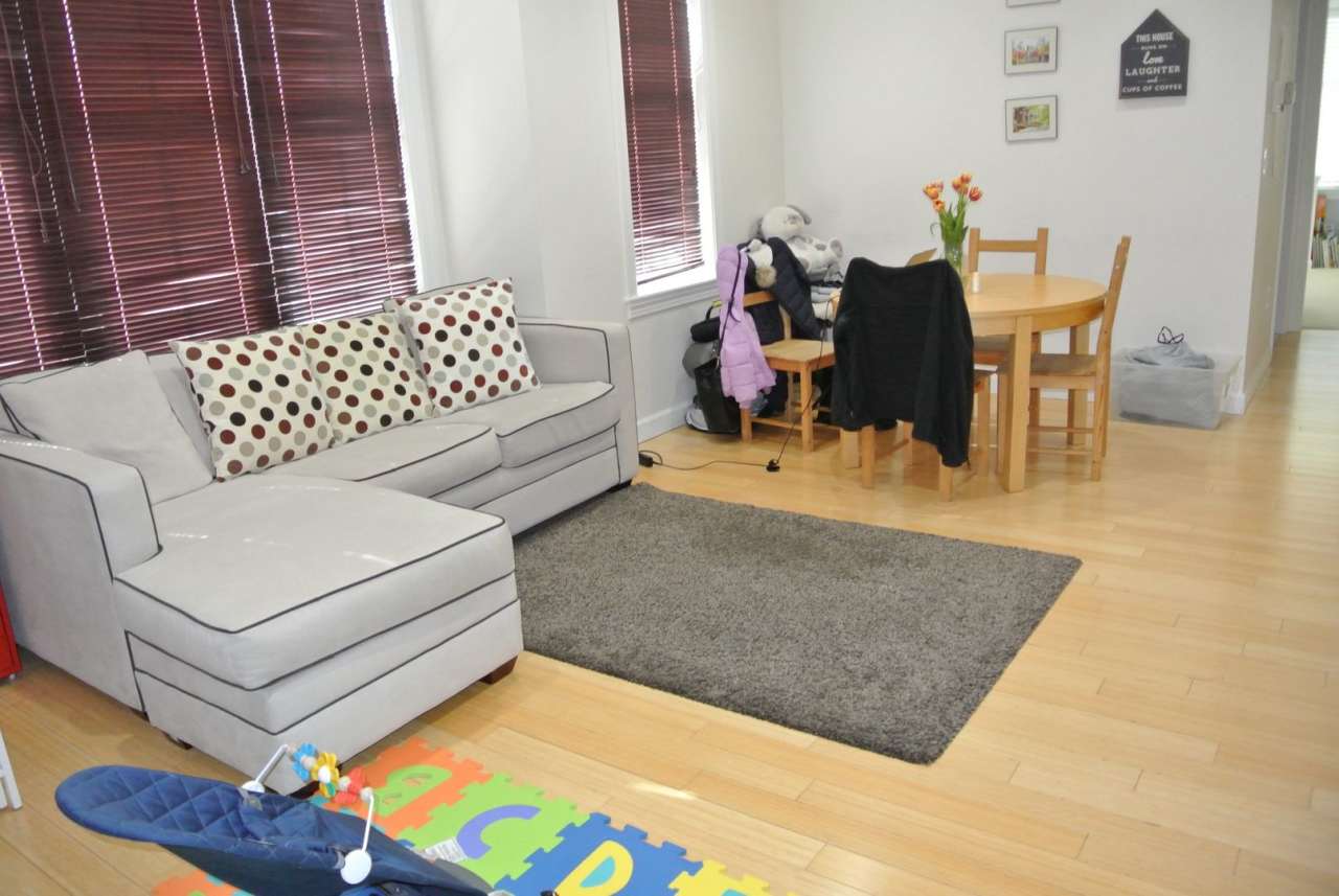 GREAT 2Br/2Bth in modern building. Central Air. Laundry in unit!