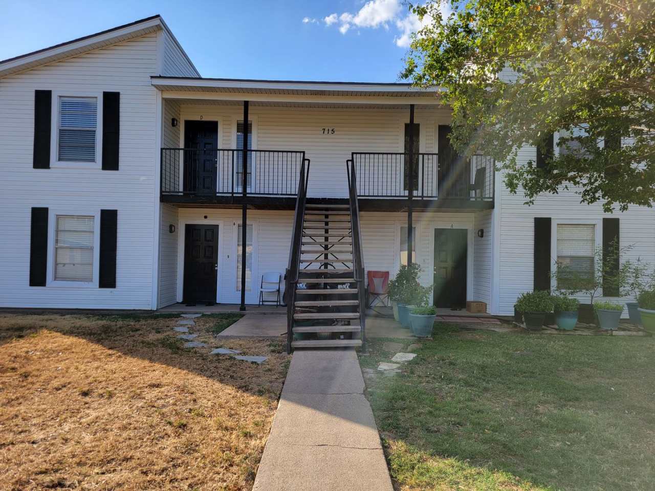 College Station - 2 Bedroom - 1.5 baths 4- plex upstairs unit.