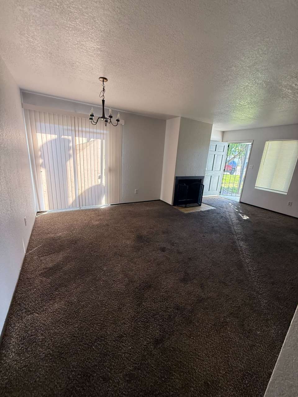 2423-2425 Burlington Place - 2423