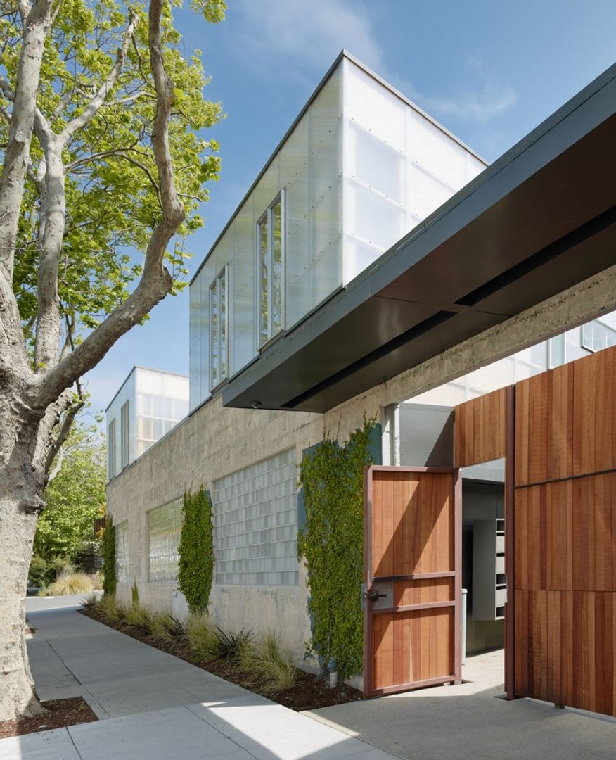 Bright Live-Work Studio  Tall Ceilings on Adeline in Oakland