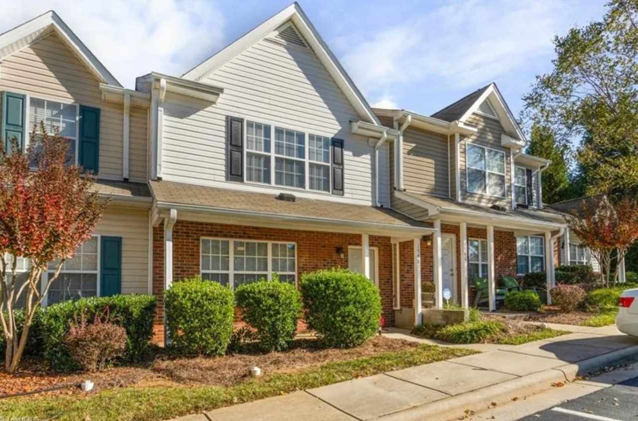 Highly desired modern 2 bedroom 2.5 bath townhouse in NW Greensboro.