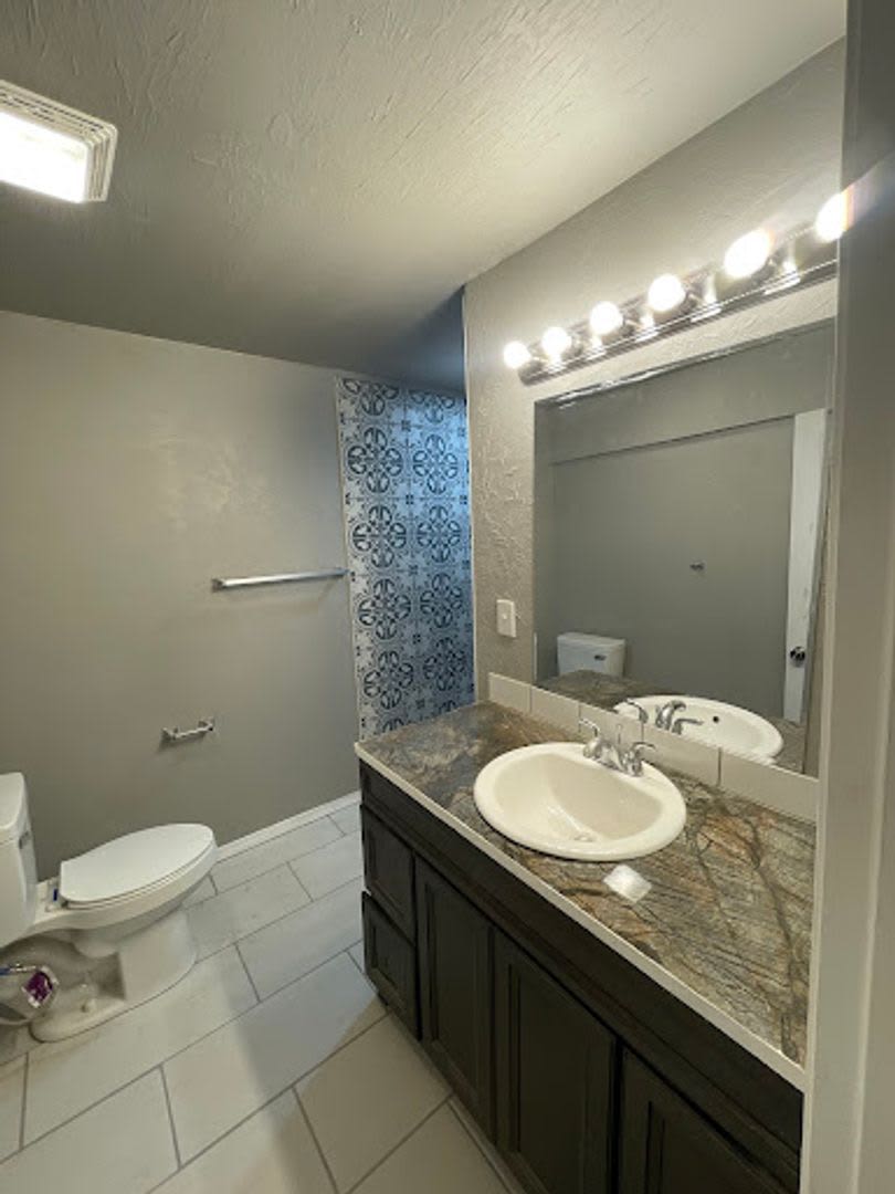 3 bed 3 bath for rent with an additional 1 bed 1 bath mother-in-law house in rear of property.