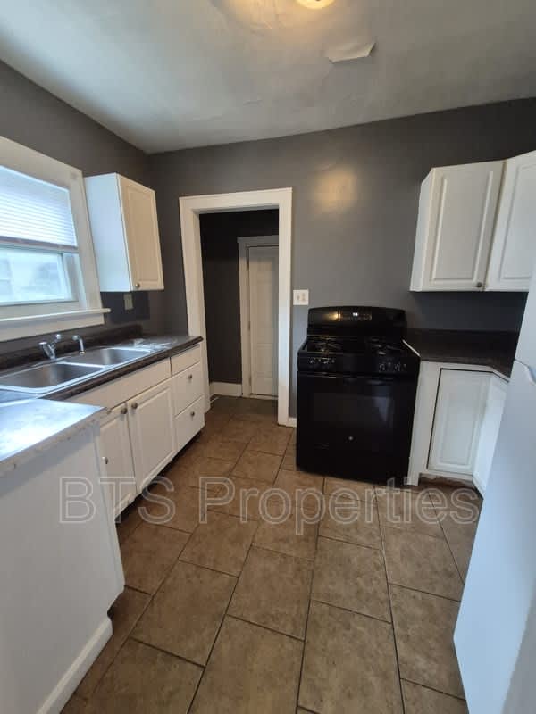 3616 Northeast Monroe Street