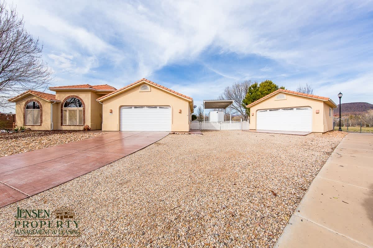 Beautiful Furnished Home- Short Term Lease available- Utilities Included