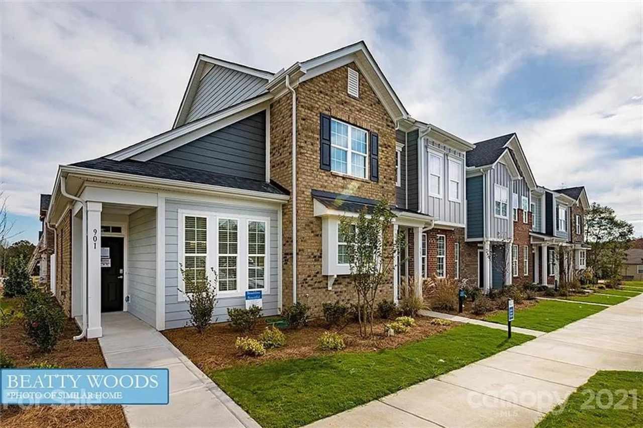 Room for Rent in 3 Bedroom Townhome at 1029 Beatty Woods Ln