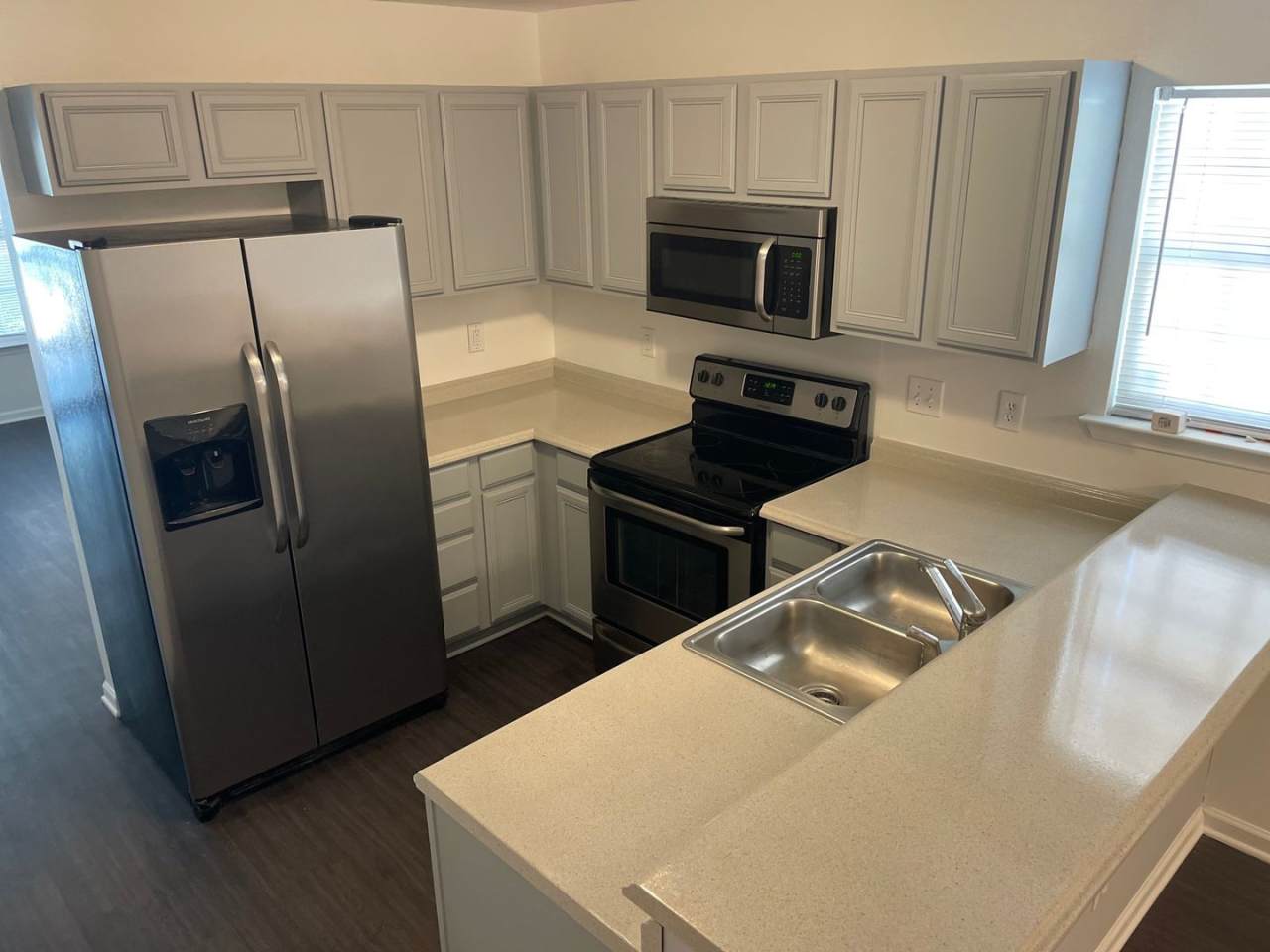 Room in 3 Bedroom Home at Tennyson Dr