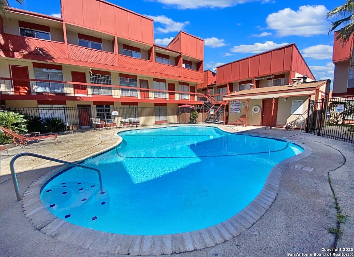 3243 NACOGDOCHES RD unit: 404