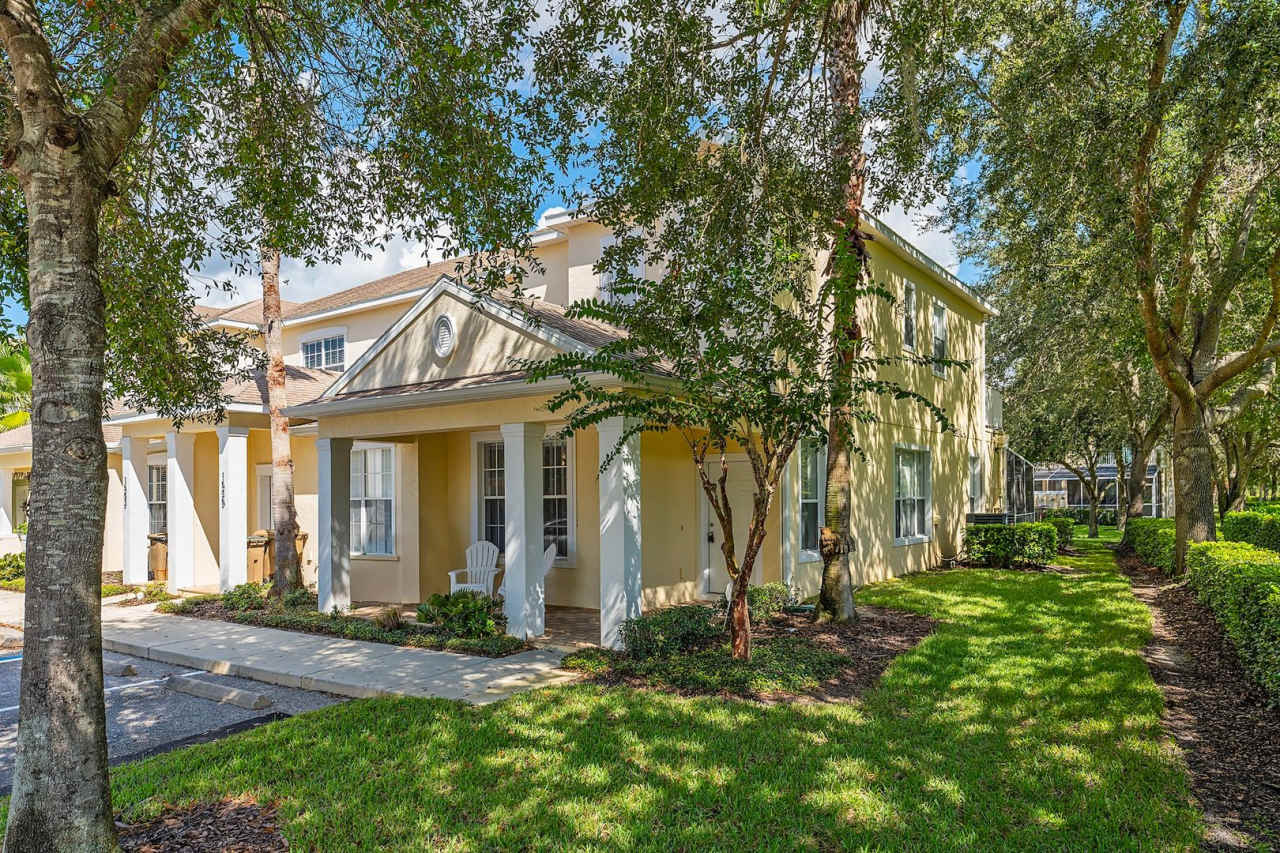 3-Bedroom, 3-Bath Townhouse in Four Corners of Clermont – Close to Disney