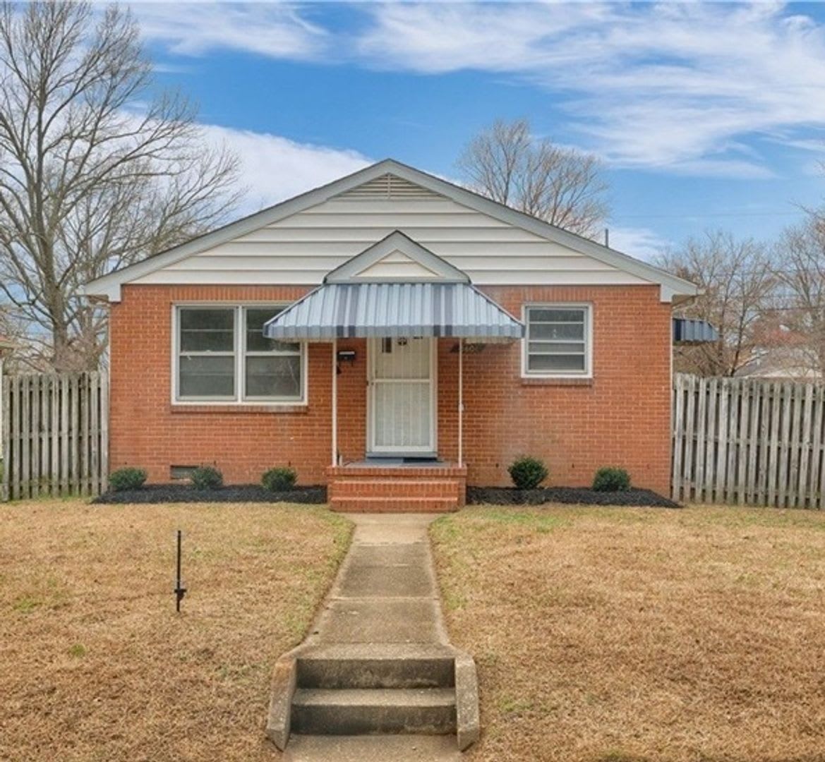 Cozy, 3 Bedroom Brick Cape in Fulton Hill Available NOW!