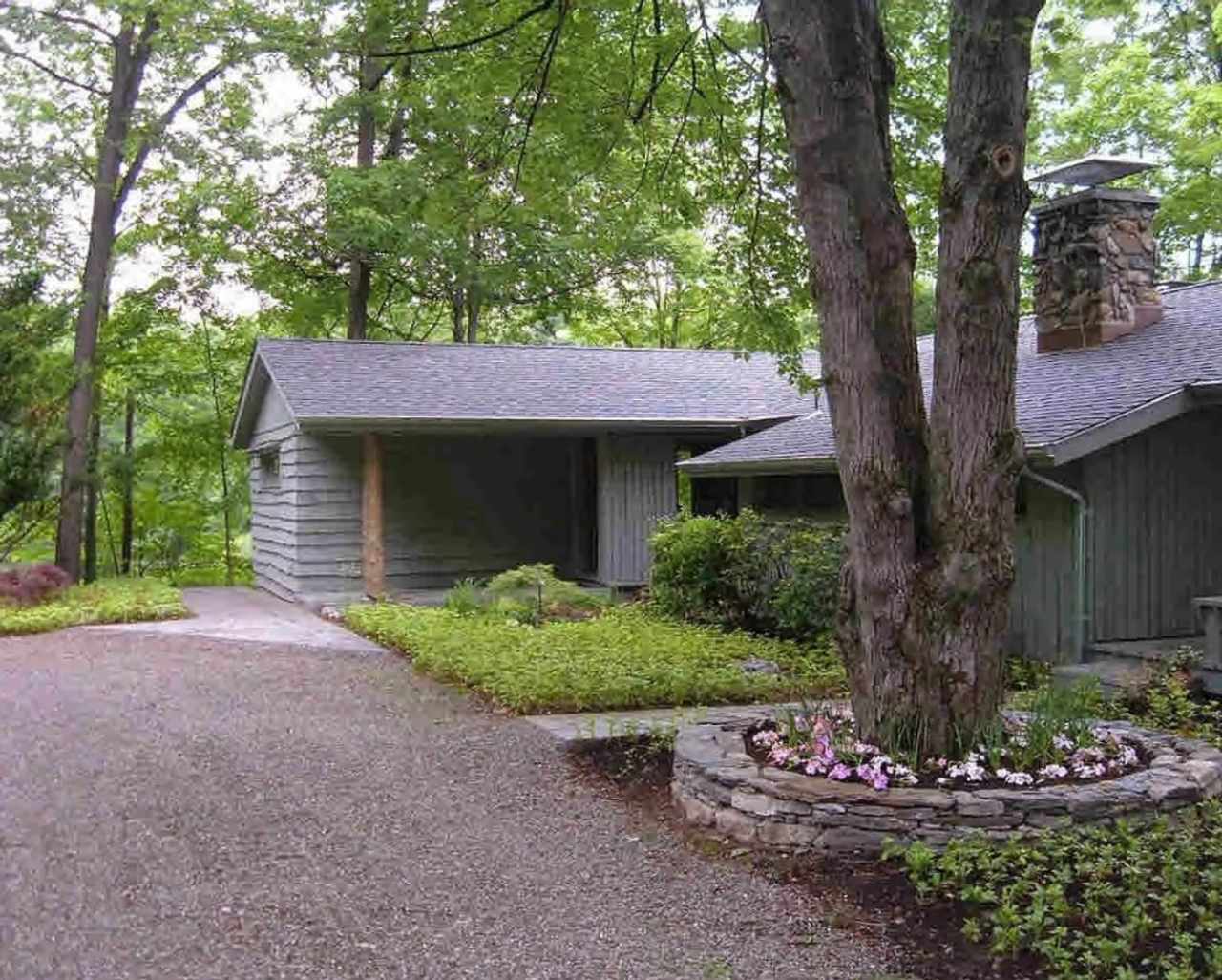 Private Hudson Valley Retreat: Contemporary Ranch on 24+ Wooded Acres with Pond  Water Views