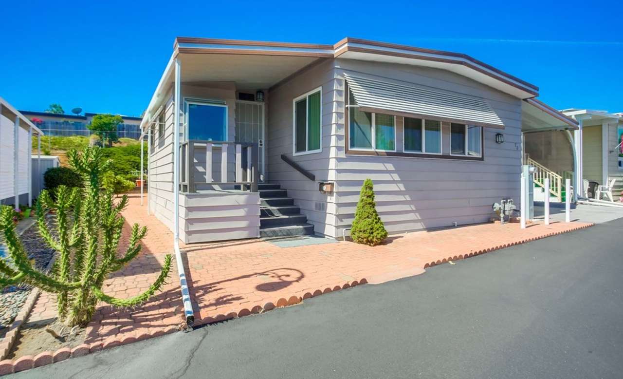 55+ Mobile Home Community, 2 Bedroom + Sunroom