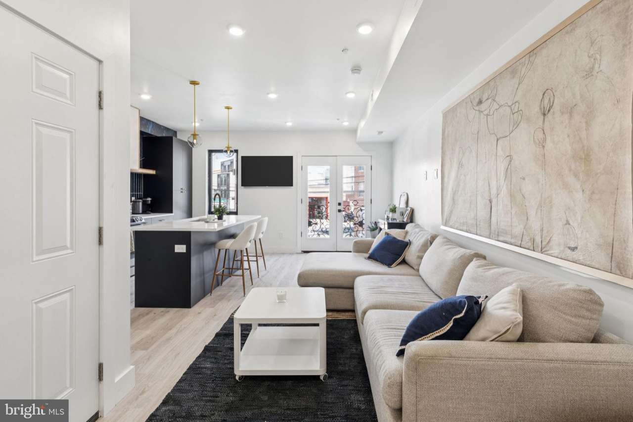 1602 RIDGE Avenue unit: #3