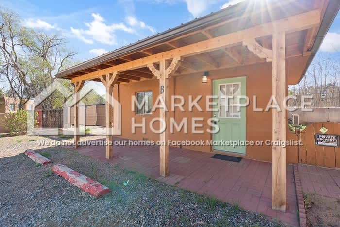 913 1/2 Old Pecos Trl