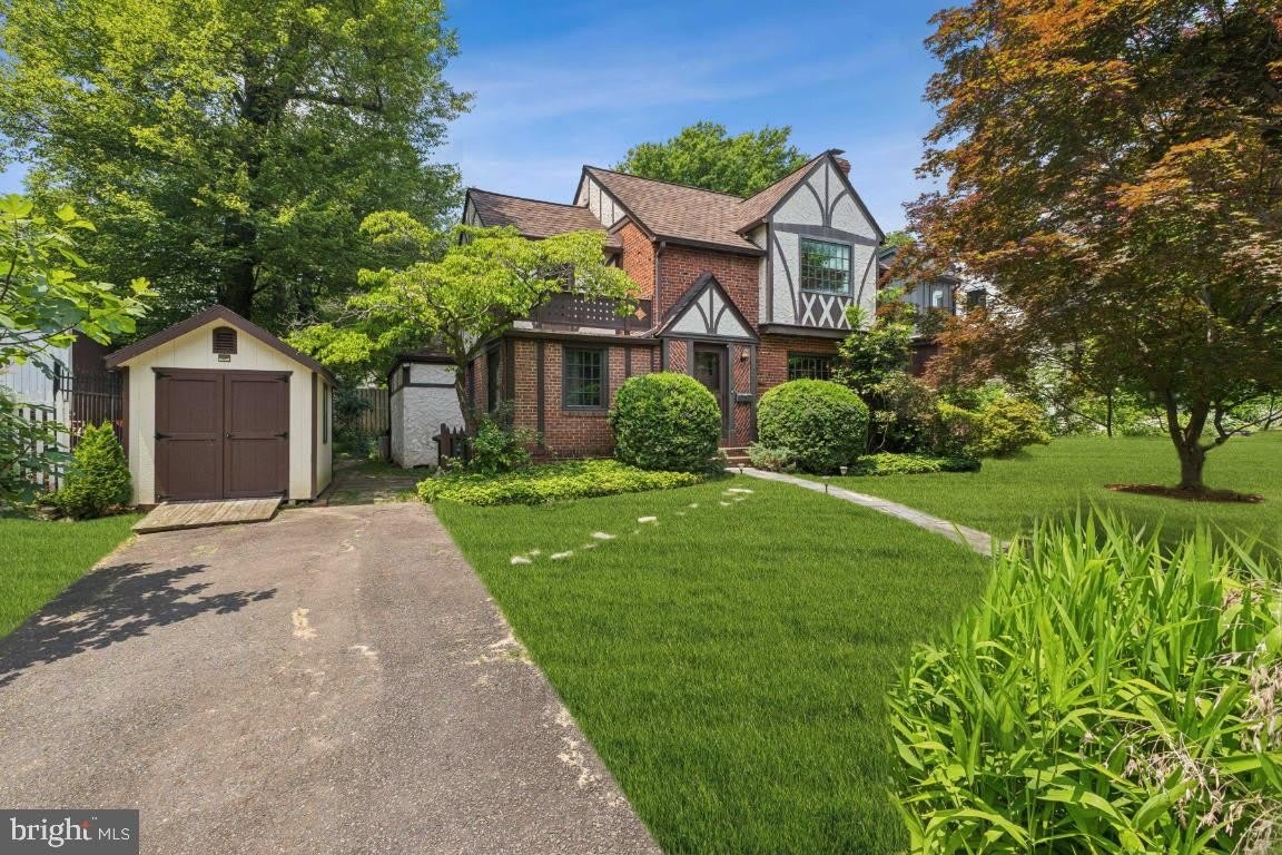 1610 N GREENBRIER Street