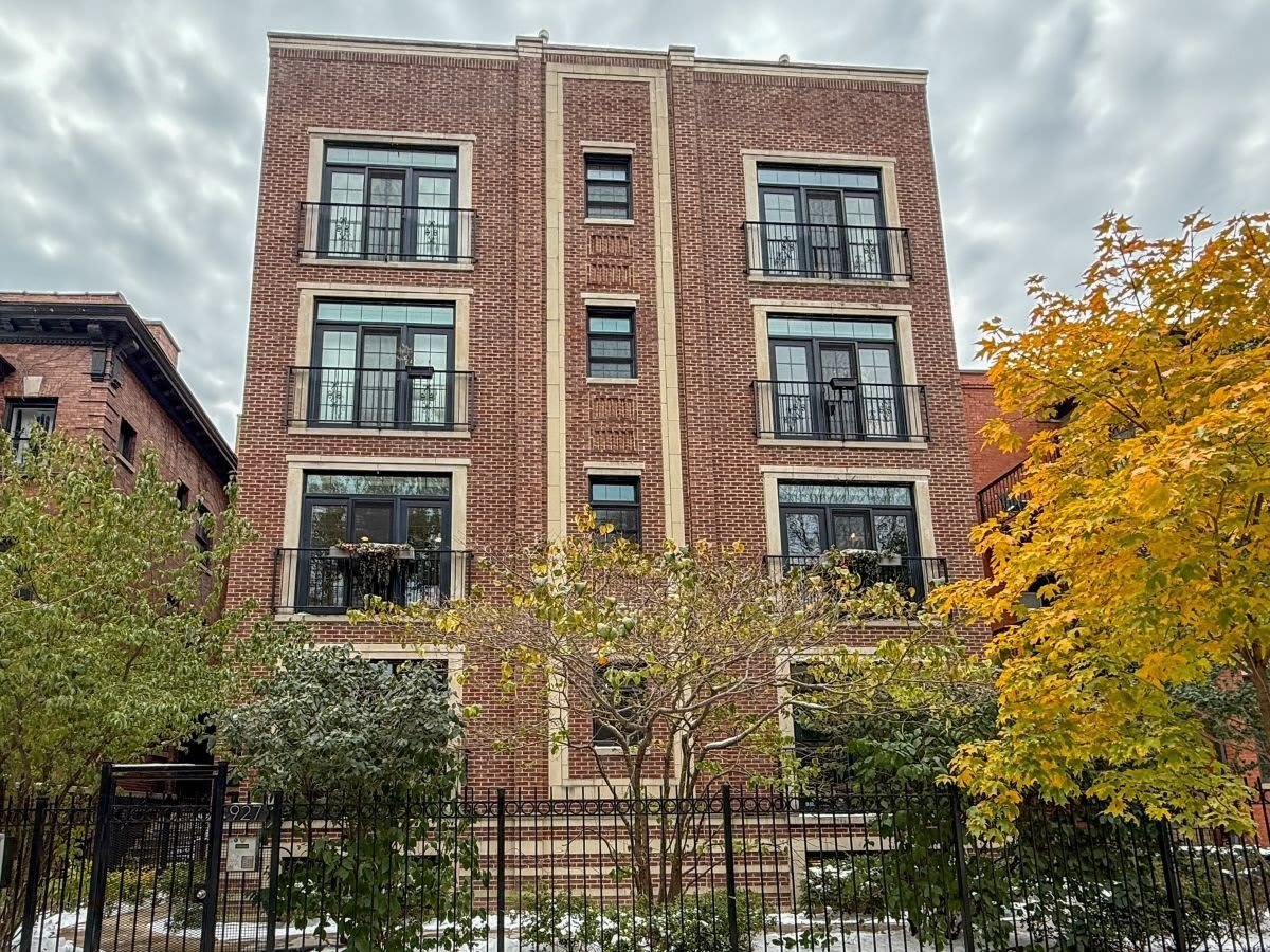 927 W AGATITE Avenue unit: 2N