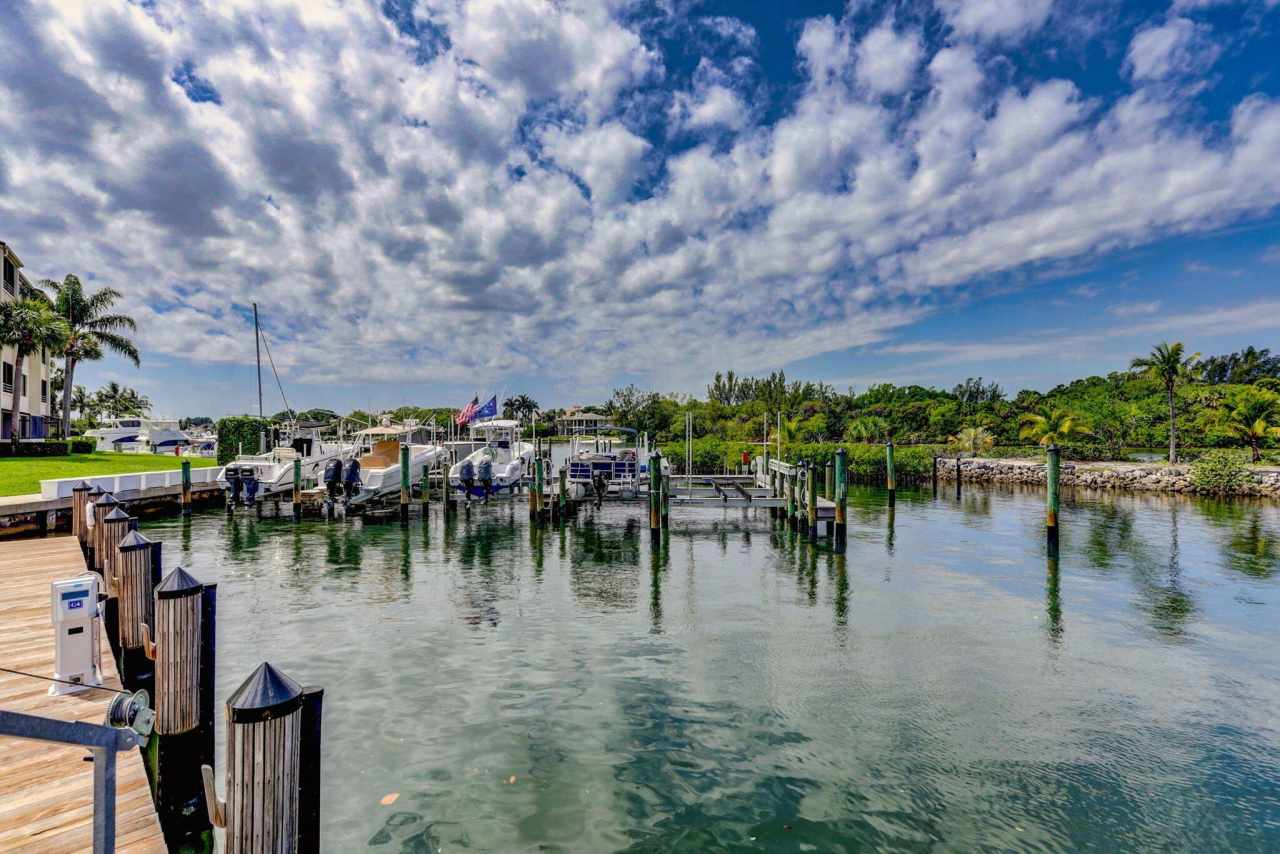 318 Oak Harbour Drive