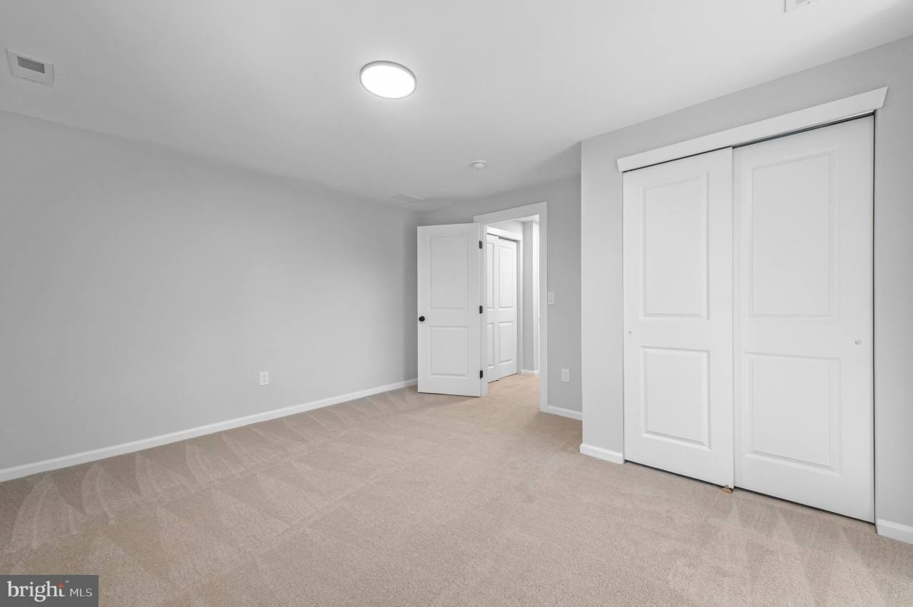 342 E BARNARD Street