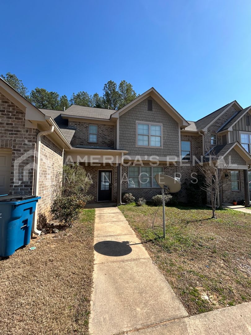Home for Rent in Chelsea, AL!!! Sign a 24-month lease by 12/15/2025 for $1,495 OR a 13-month lease by 12/15/2025 for $1,535!!!