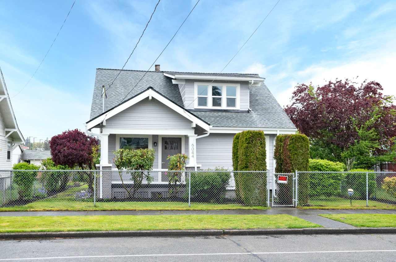 4 Bedroom Craftsman Style House in Tacoma