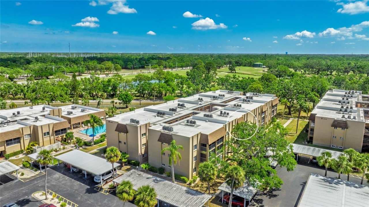 1330 GLEN OAKS DRIVE E