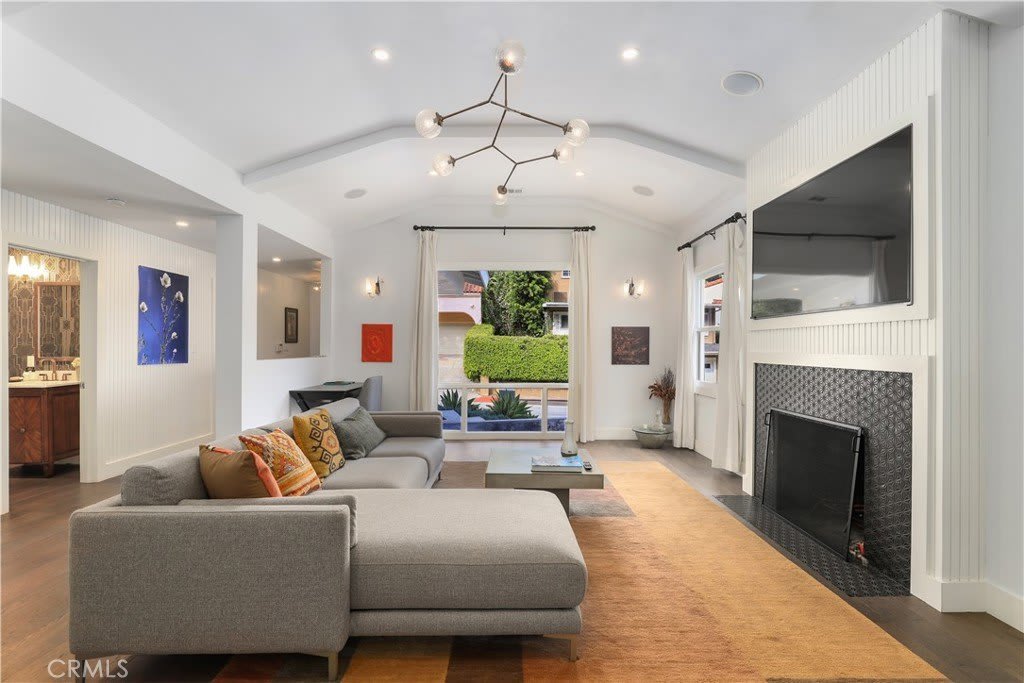 1633 N Beverly Drive