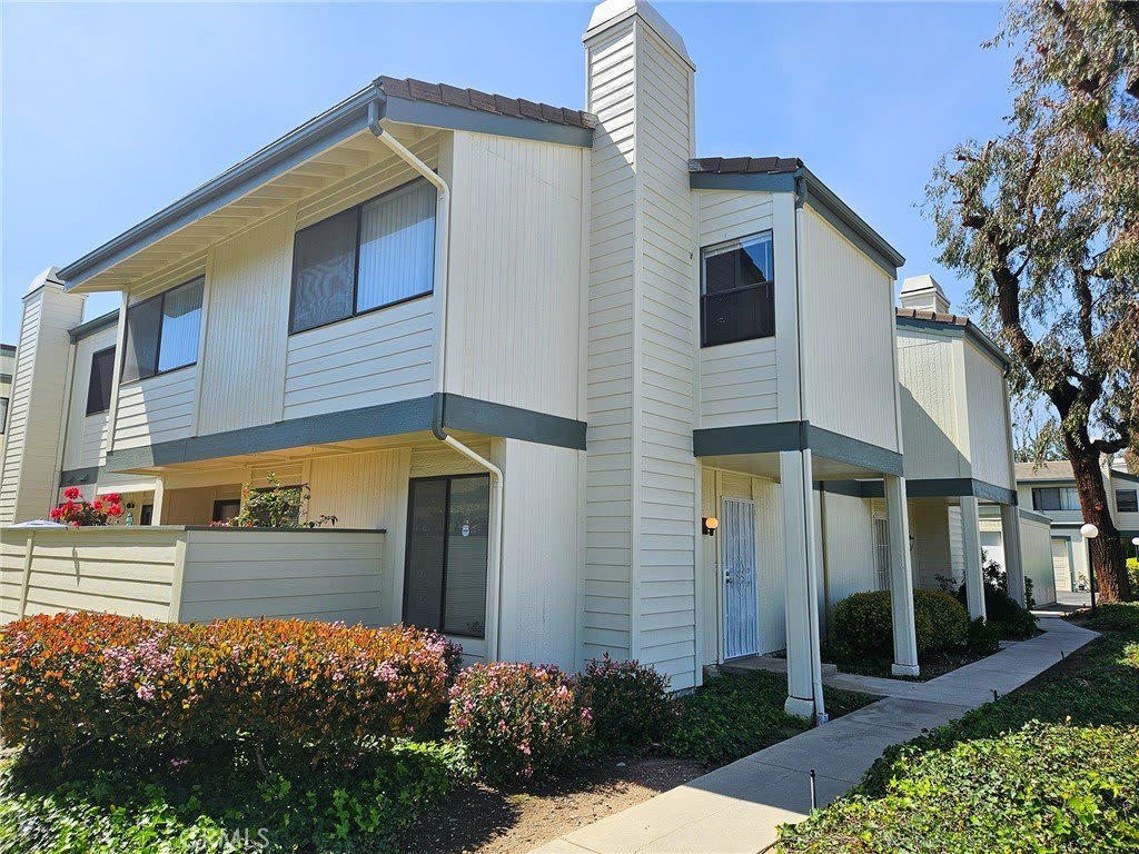 10566 Sunland Boulevard