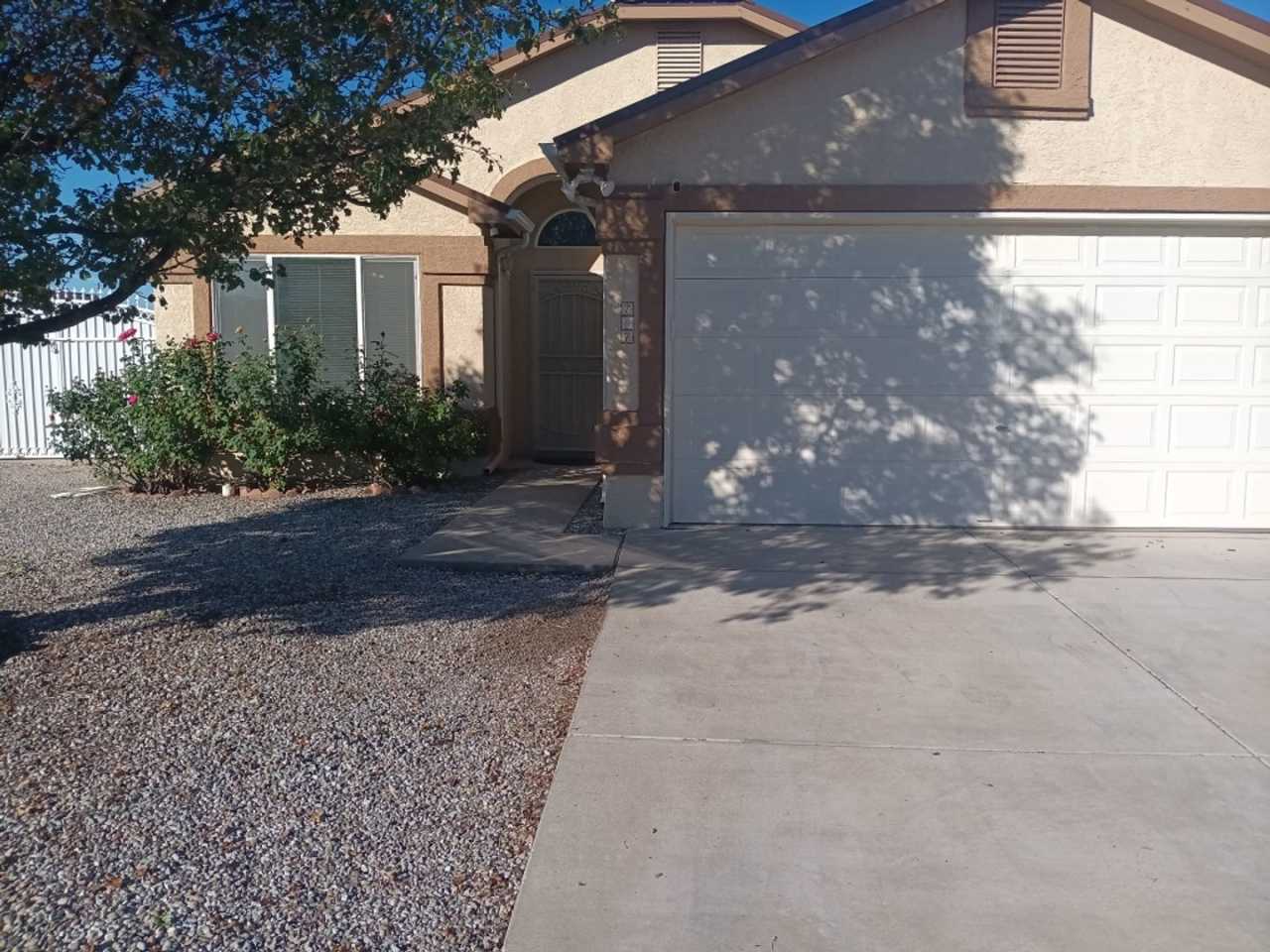 3 Bedroom, 2 Bathroom Home! Schedule a Showing!