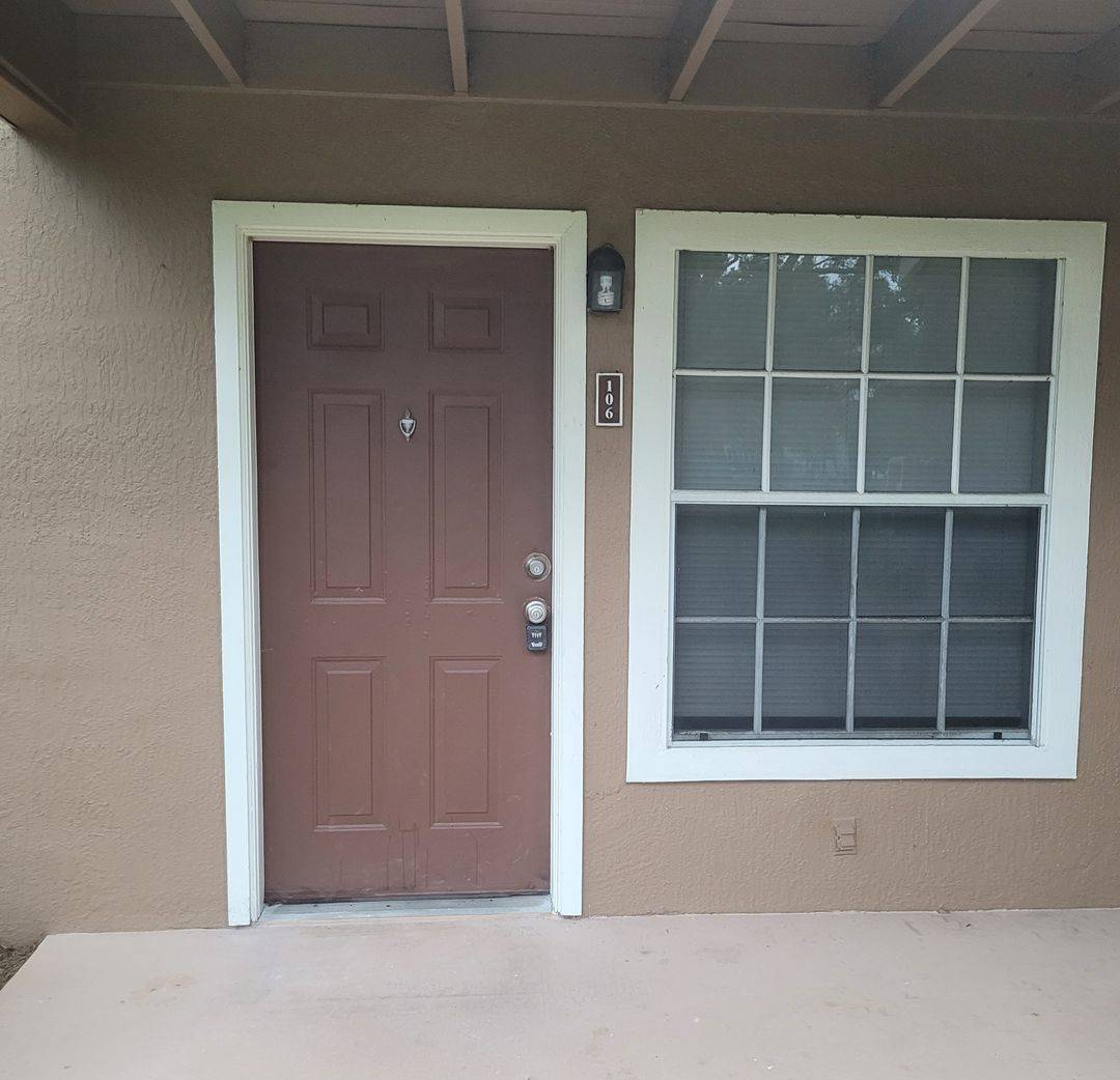 1/1 condo on ground floor available now in Rockledge