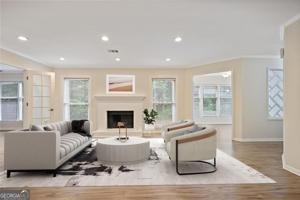 911 Hollyfax Circle NE