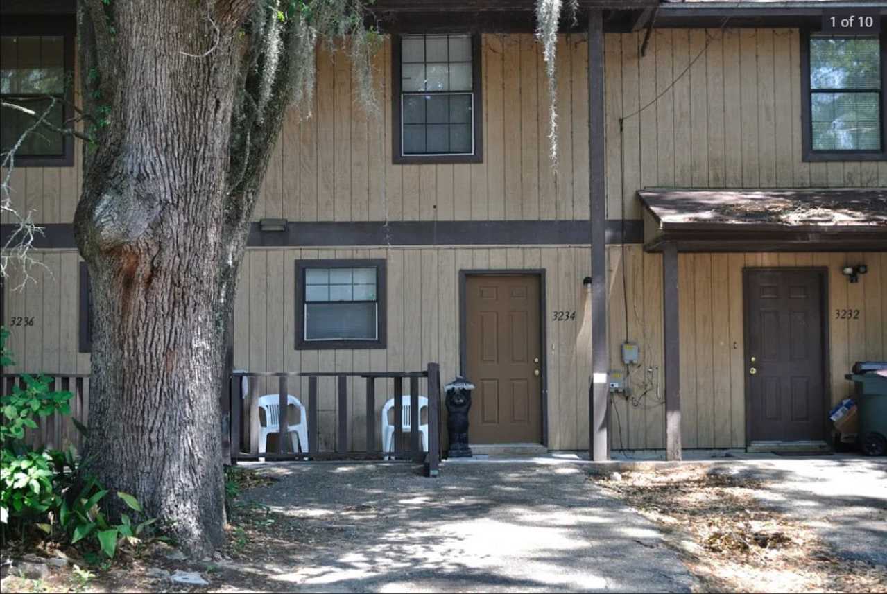 2x1.5 Townhouse Available!