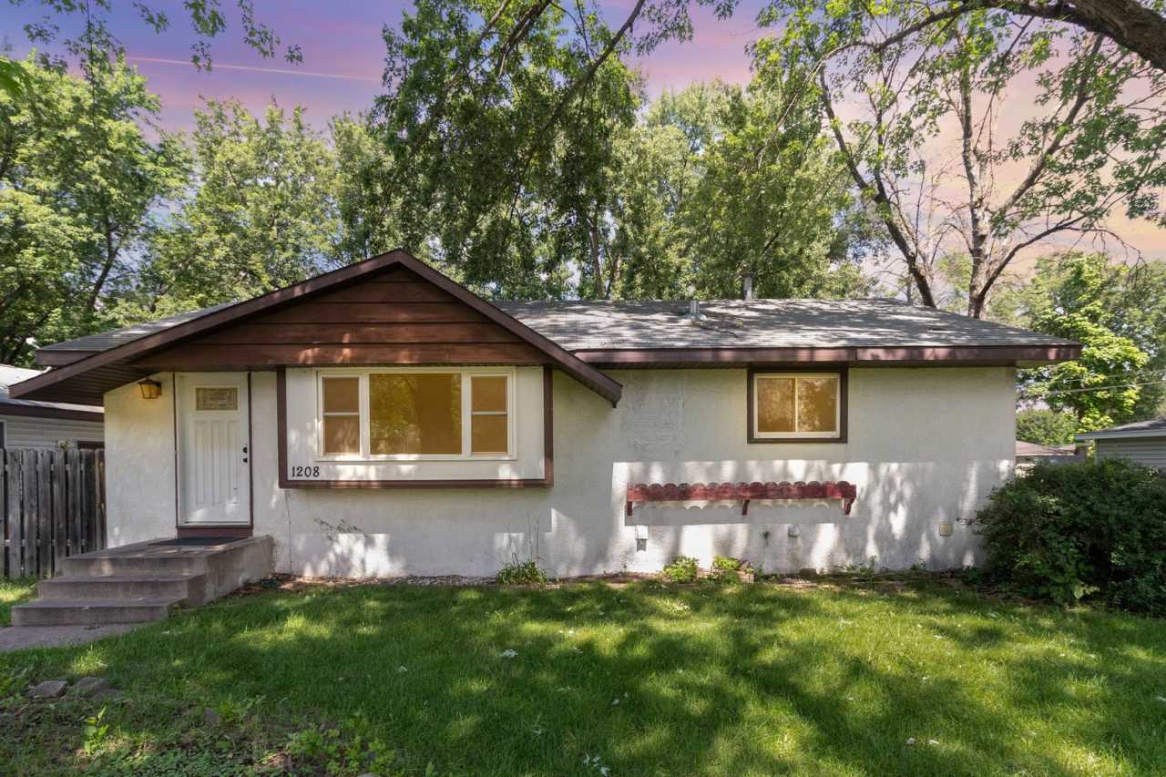 Spacious 5bed|2bath Home w/ Large Backyard  Garage