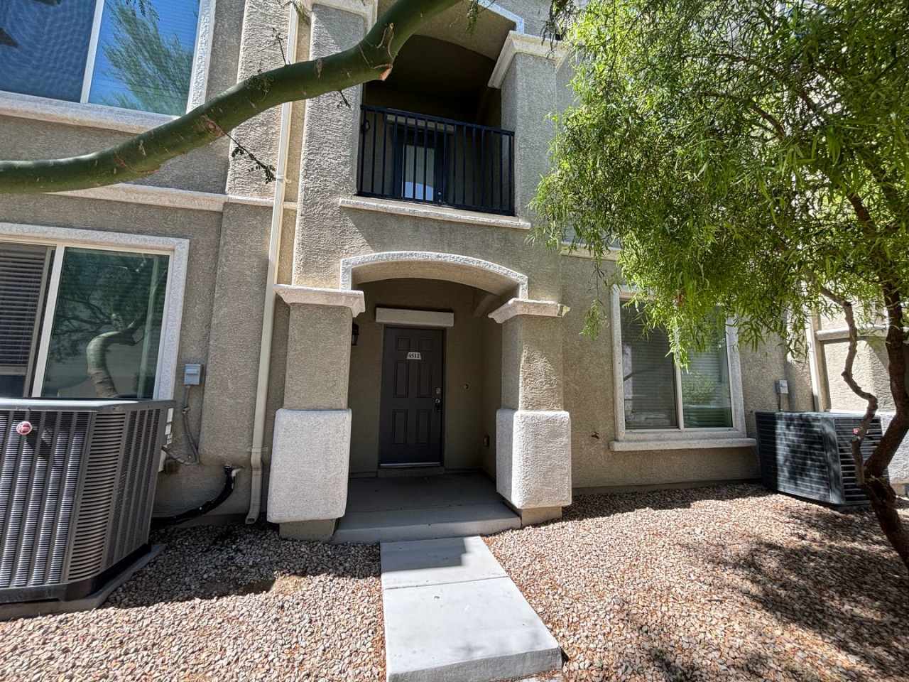 GUARD GATED 3 BED 2.5 BATH 2 CAR GARAGE TOWNHOUSE w/ 3 FLOORS