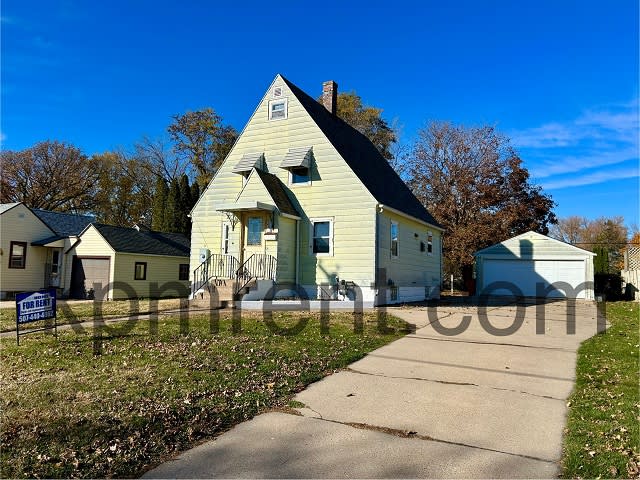 2113 Oakland Avenue East